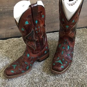 EUC Corral hand tooled boots. 6M